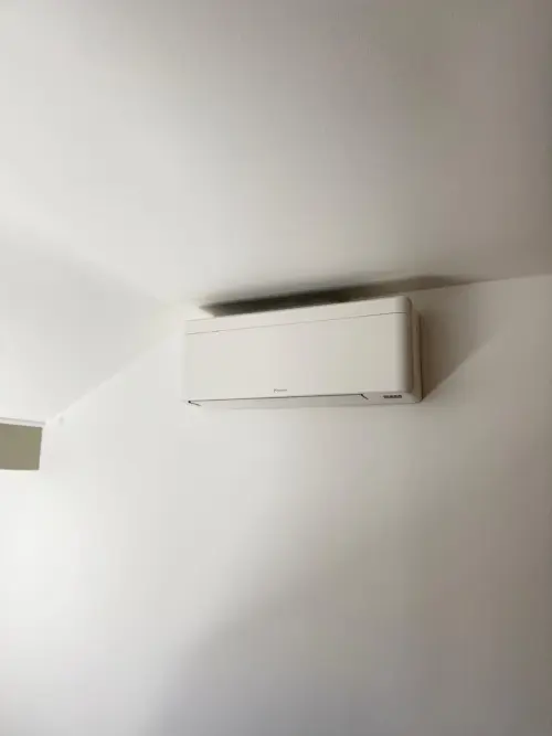 Climatisation à Chatou : unité murale Daikin sans goulotte apparente