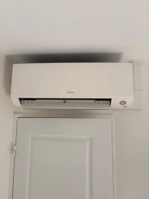 Climatisation à Luzarches : unité murale Daikin dans une autre pièce