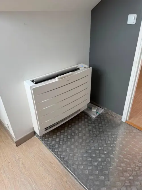 Climatisation à L'Étang-la-Ville : seconde console Daikin dans une pièce sous combles