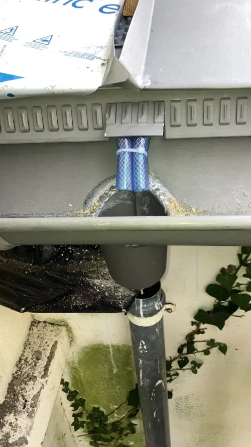 Climatisation à Maisons-Laffitte : évacuation des condensats vers la descente d'eaux pluviales