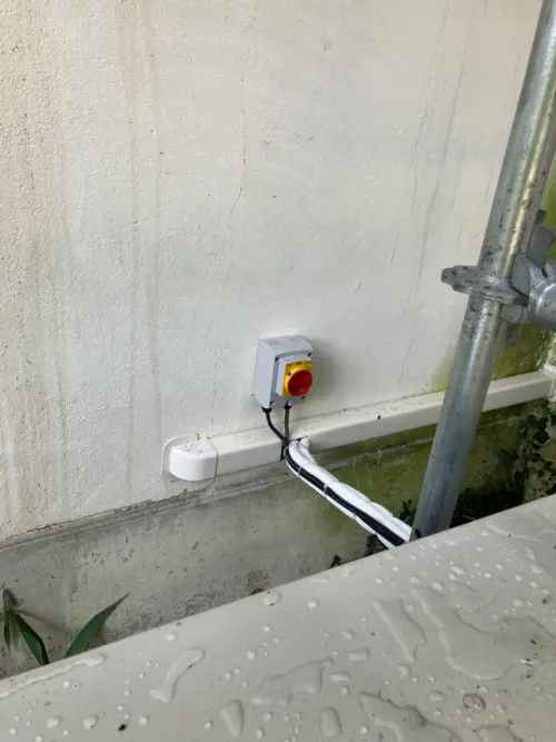 Climatisation à Maisons-Laffitte : interrupteur de proximité du groupe extérieur